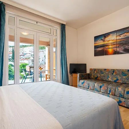 And Breeze Guest house *